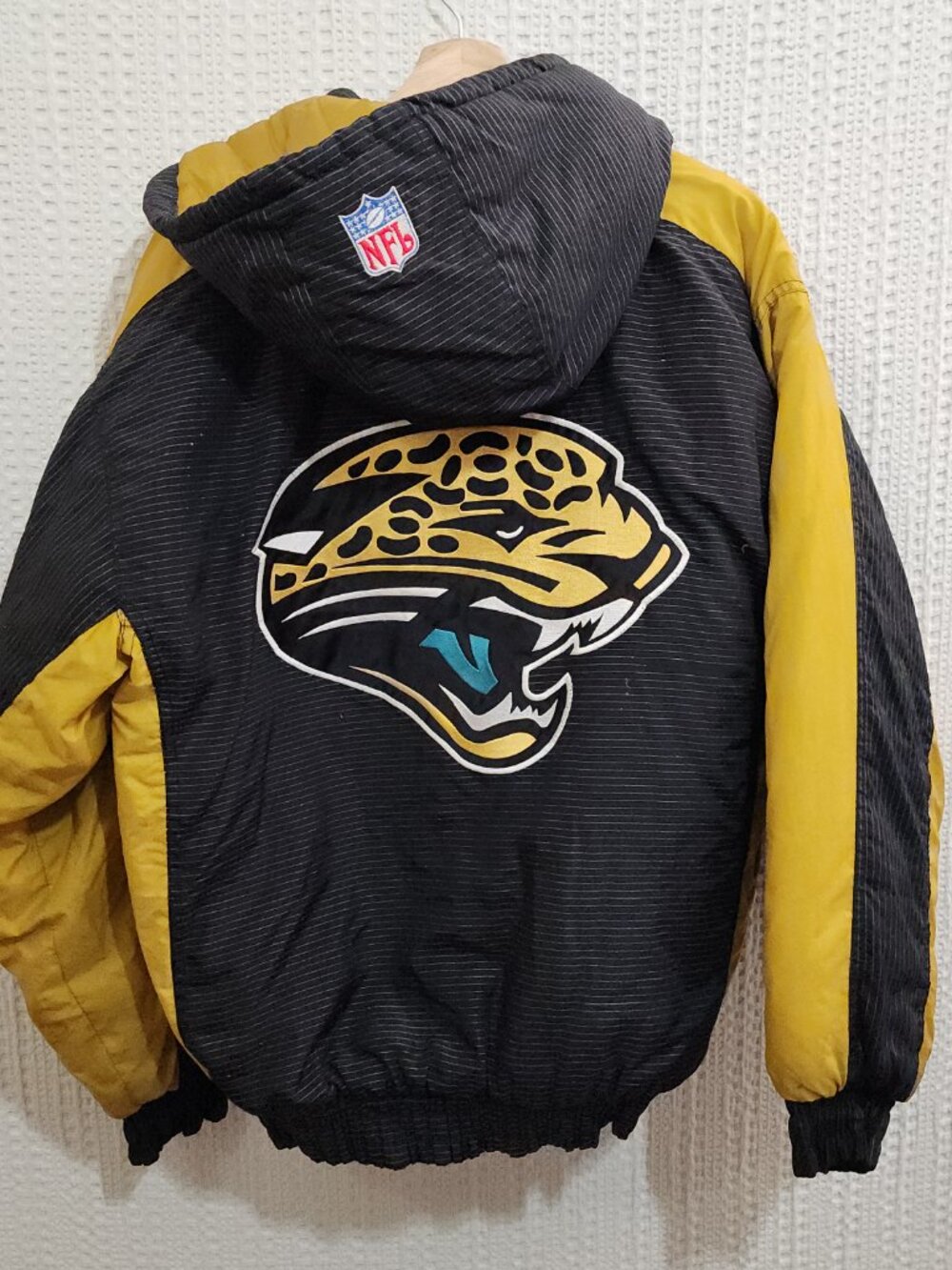 Vintage Jacksonville Jaguars Pro Line Puffer Jacket NFL Hooded Black Yellow M